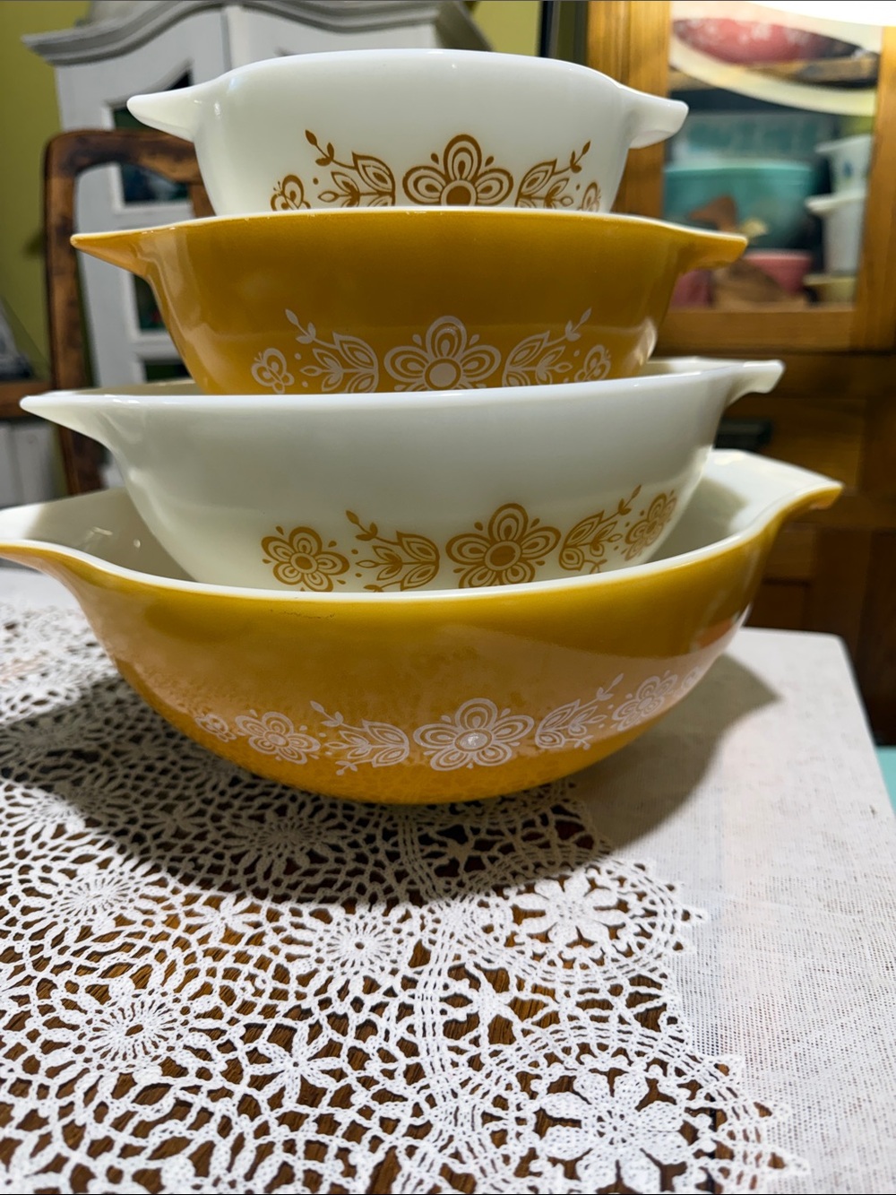 Pyrex butterfly gold Mixing Bowls Set
